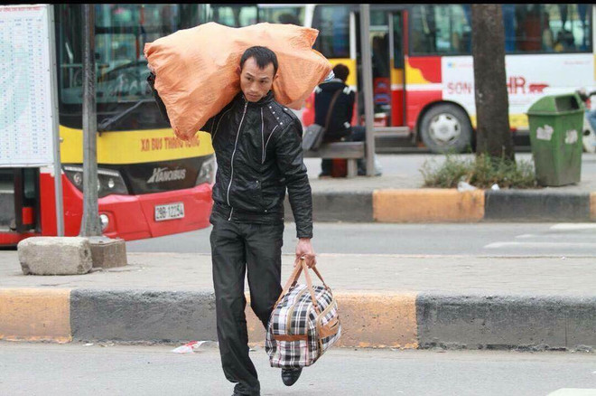 Người dân chen chân nhau rời Thủ đô Hà Nội về quê ăn Tết ảnh 5