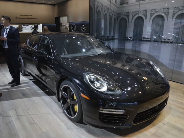 Hai ngày bán 100 chiếc Porsche Panamera Exclusive giá khủng ảnh 1