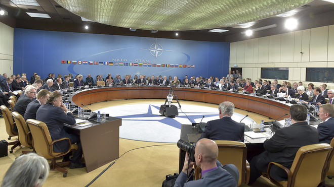 Các Ngoại trưởng NATO họp bàn giải quyết thách thức an ninh ảnh 1
