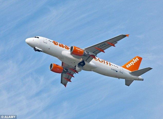 EasyJet phải hủy 30% số chuyến bay do tiếp viên bãi công ảnh 1