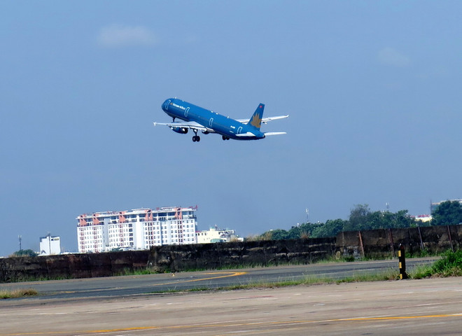 Điều chỉnh chuyến bay tới các tỉnh phía Nam do ảnh hưởng bão Tembin ảnh 1