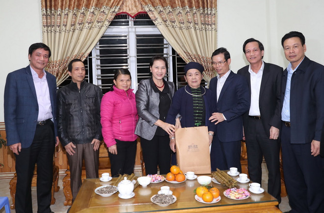 Chủ tịch Quốc hội chúc Tết cán bộ, nhân dân biên giới Hà Giang ảnh 1