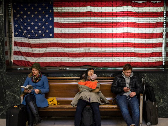 Nhiều người Mỹ vẫn gặp khó khăn trong cuộc sống dù nền kinh tế mạnh ảnh 1