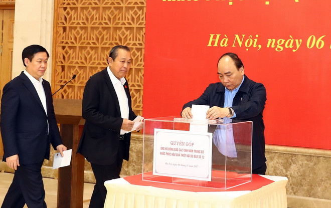 Thủ tướng, Chủ tịch Quốc hội quyên góp hỗ trợ đồng bào vùng mưa bão ảnh 1