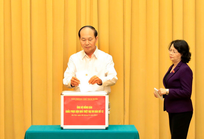Tổng Bí thư, Chủ tịch nước quyên góp ủng hộ khắc phục hậu quả mưa bão ảnh 2