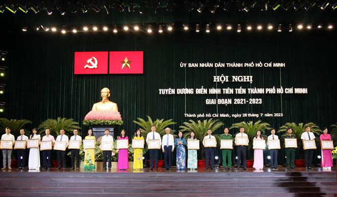 TP.HCM tuyên dương 142 cá nhân và tập thể điển hình tiên tiến ảnh 1