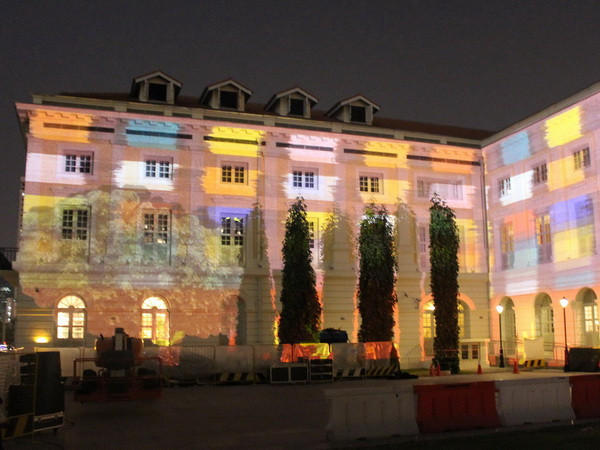 Singapore rực rỡ sắc màu trong những màn trình diễn ánh sáng ảnh 1