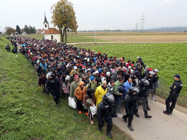 Số người di cư tràn đến Hy Lạp và Slovenia tiếp tục tăng mạnh ảnh 1