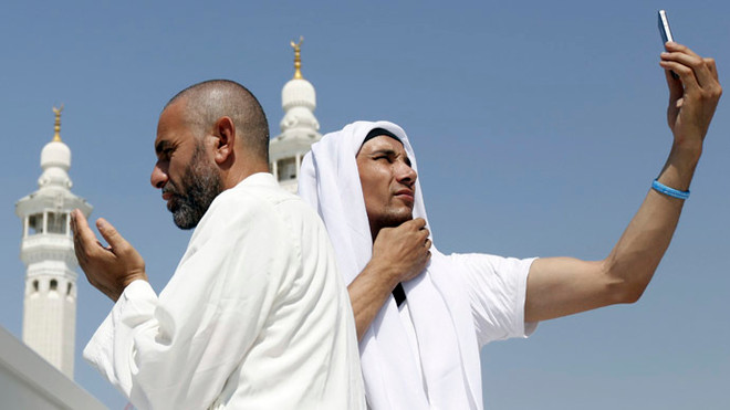 Tín đồ đạo Hồi “selfie” ở Mecca khiến các giáo sỹ nổi giận ảnh 1