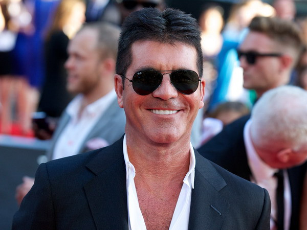 Hạnh phúc làm cha, Simon Cowell làm từ thiện 1,6 triệu bảng ảnh 1