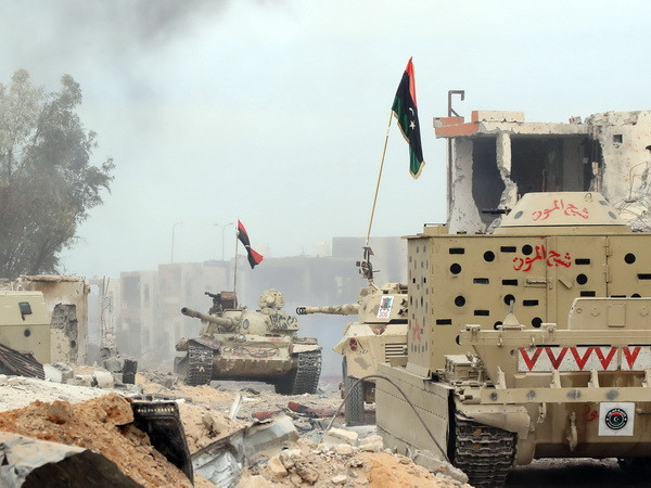 IS di chuyển tới thung lũng sa mạc ở Libya sau thất bại ở Sirte ảnh 1