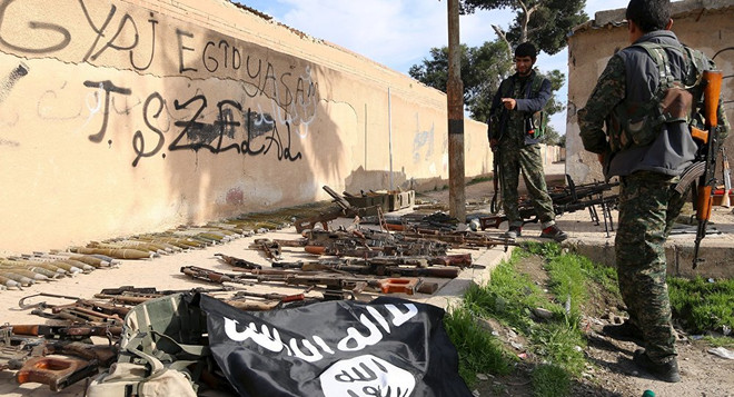 Tướng Syria: Mỹ cung cấp vũ khí cho tổ chức IS và Mặt trận Nusra ảnh 1