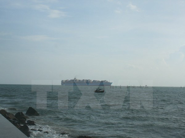 Va chạm với tàu hàng, sà lan chở 8 người bị chìm ngoài biển Vũng Tàu ảnh 1