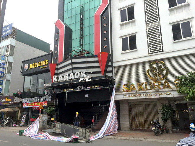 Hiểm nguy rình rập quanh các vi phạm bảng quảng cáo tại Hà Nội ảnh 1