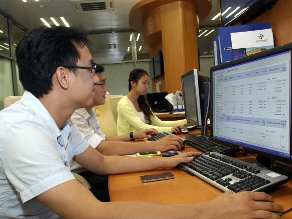 Chứng khoán nhuộm màu xanh, chỉ số VN-Index tăng gần 4 điểm ảnh 1