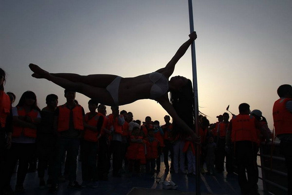  Phong cách phô diễn sức mạnh đang gây "sốt" cộng đồng mạng ảnh 5