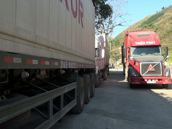 [Video] Quái xế trên các xe container khiến người dân khiếp vía ảnh 1