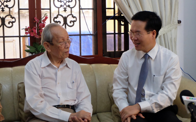 Trưởng ban Tuyên giáo Trung ương thăm, chúc mừng nhà giáo tiêu biểu ảnh 1