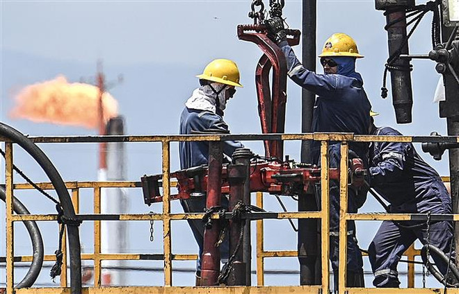 UBS dự đoán giá dầu vượt ngưỡng 90 USD/thùng vào cuối năm nay ảnh 1