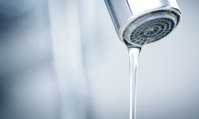 Nhiều khu vực ở TP.HCM bị cắt nước do sự cố rò rỉ đường ống nước ảnh 1