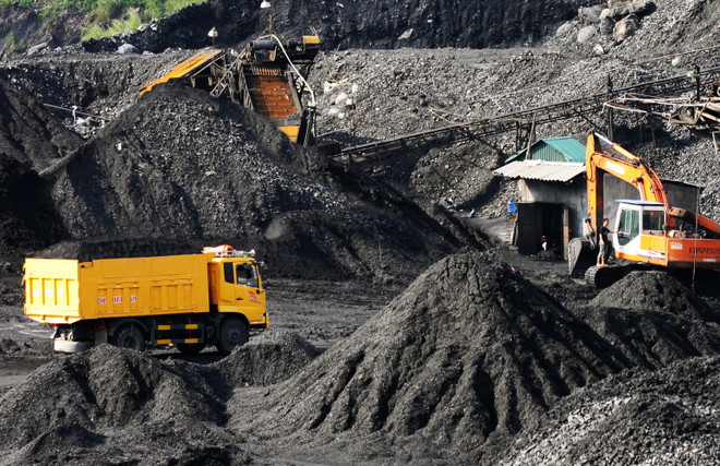 Quảng Ninh: Bắt giữ 13 xe tải chở 700 tấn than trái phép ảnh 1