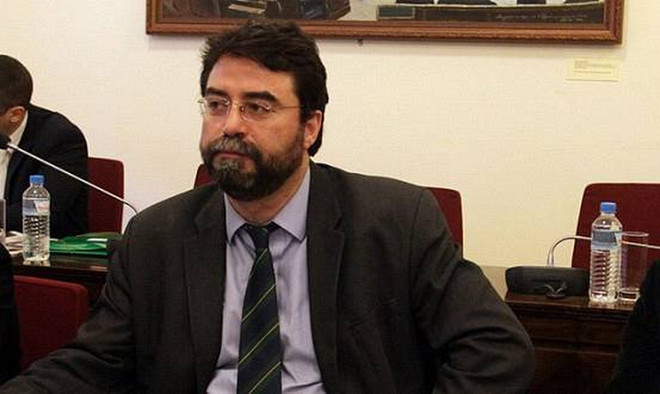 Một nghị sỹ của Hy Lạp bị hàng chục kẻ trùm đầu hành hung ảnh 1