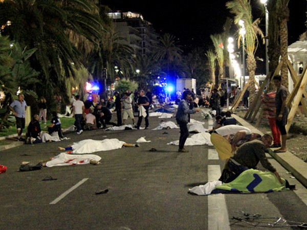 Tân Thủ tướng Anh bày tỏ tình đoàn kết với Pháp sau vụ tấn công ở Nice ảnh 1