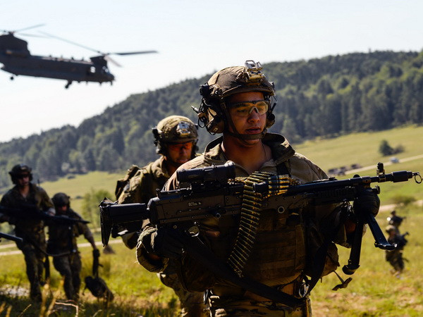 Hơn 2.400 binh lính thuộc NATO tập trận chiến thuật ở Đức ảnh 1