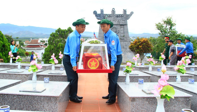Kon Tum truy điệu, an táng hài cốt liệt sỹ hy sinh tại Lào, Campuchia ảnh 1