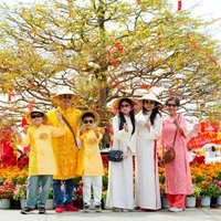 Hình ảnh chiếm sóng mạng xã hội dịp này còn là nụ cười của các gia đình du Xuân tại Cần Giờ.