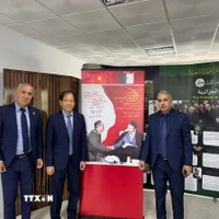 Ra mắt sách về Đại tướng Võ Nguyên Giáp và Chiến thắng Điện Biên Phủ tại trụ sở Hội những người bạn quốc tế của Cách mạng Algeria. (Ảnh: Nguyễn An/TTXVN)