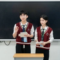 Từ những người bạn quen biết trước đó, Lã Tiến Minh (Bắc Ninh) và Trần Duy Đan (Cà Mau) lần đầu tiên trở thành đồng đội khi bước vào hành trình tại Tiếng nói Xanh. (Ảnh: Ban tổ chức)