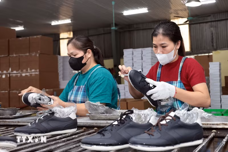 Hàng trăm công nhân trở lại làm việc sau 1 ngày ngừng việc tập thể