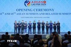 Các Trưởng đoàn chụp ảnh chung tại Phiên khai mạc Hội nghị cấp cao ASEAN lần thứ 44, 45 tại Vientiane, Lào. (Ảnh: Dương Giang/TTXVN)