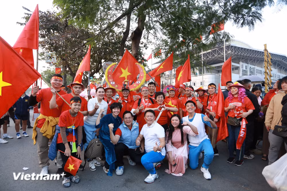 vnp-co-dong-vien-viet-nam-vs-singapore-3.jpg