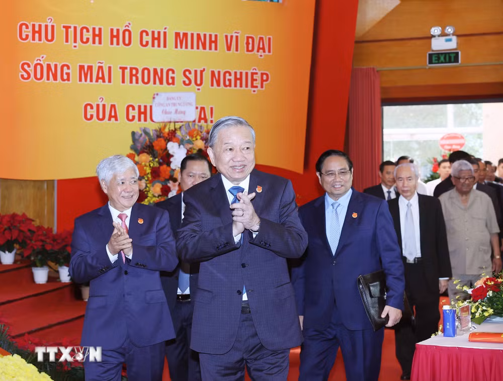 ttxvn-dai-hoi-dai-bieu-dang-bo-mat-tran-to-quoc-viet-nam-va-cac-doan-the-trung-uong-lan-thu-nhat-23-2.jpg