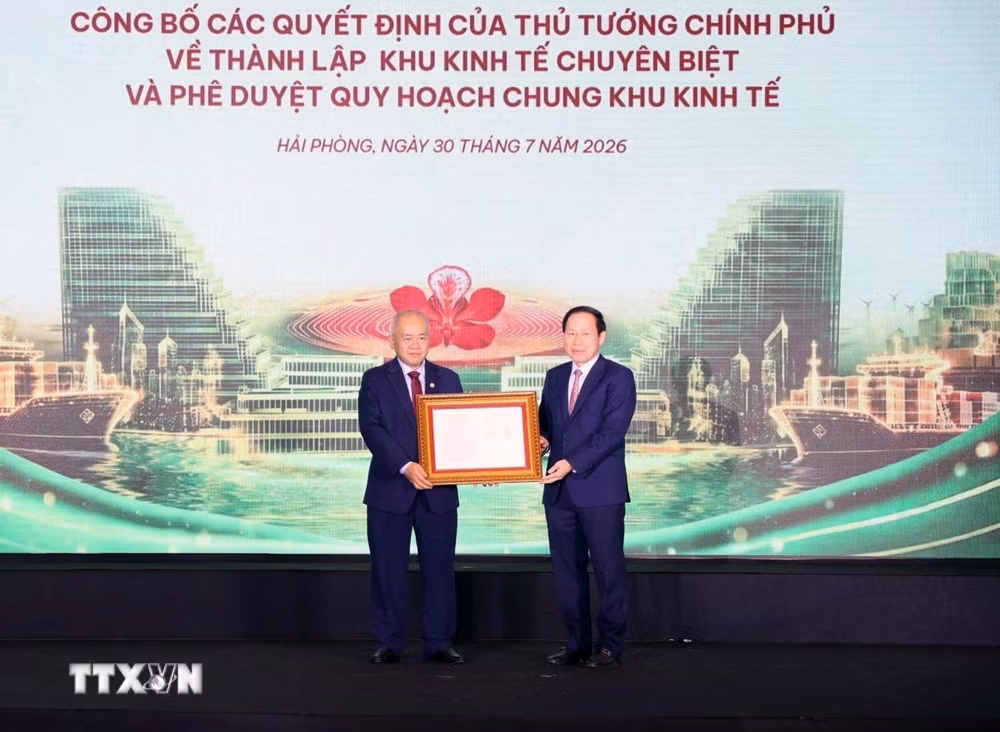 ttxvn-cong-bo-cac-quyet-dinh-cua-thu-tuong-ve-khu-kinh-te-va-khoi-dong-khu-thuong-mai-tu-do-hai-phong-2.jpg