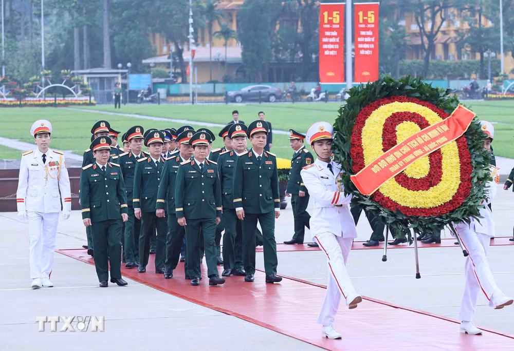 ttxvn-lanh-dao-dang-nha-nuoc-vao-lang-vieng-chu-tich-ho-chi-minh-28-4.jpg