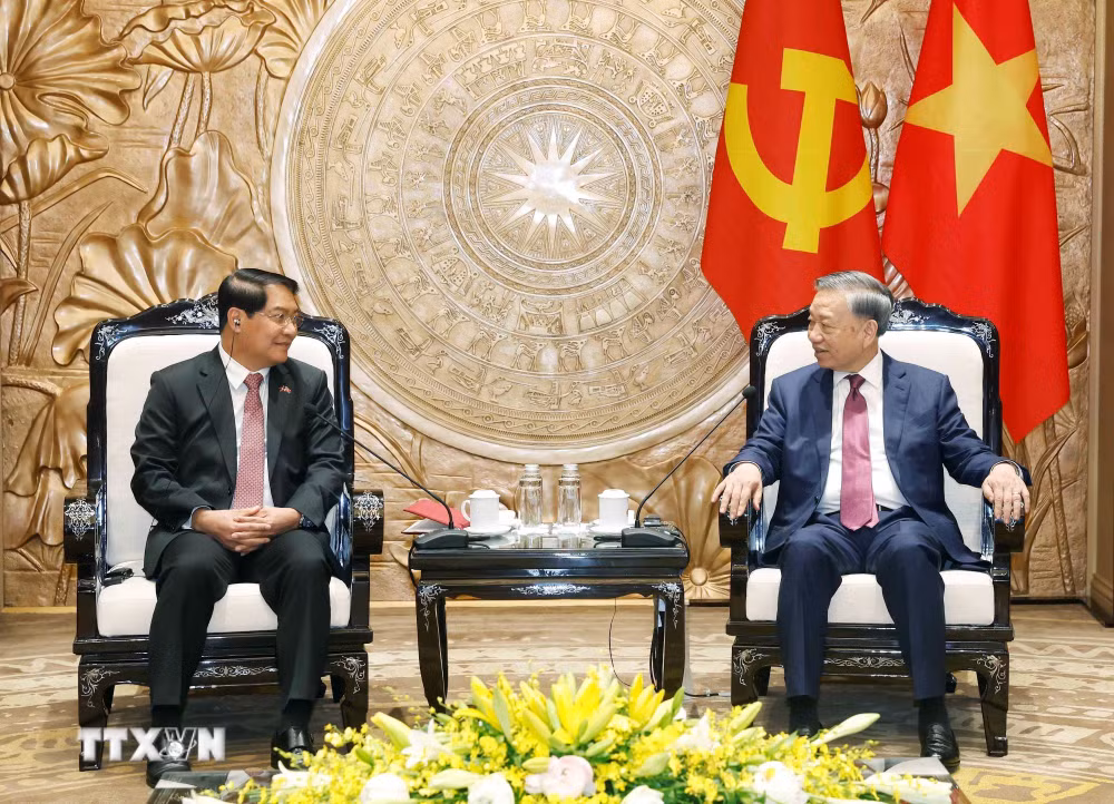 ttxvn-tong-bi-thu-chu-tich-nuoc-to-lam-tiep-uy-vien-trung-uong-dang-bi-thu-thanh-uy-chu-tich-hoi-dong-nhan-dan-thu-do-vieng-chan-lao-1205-3.jpg
