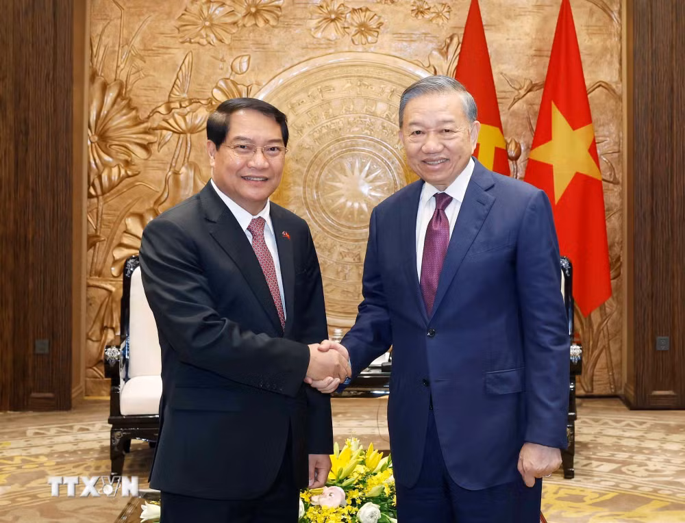 Việt Nam luôn dành ưu tiên cao nhất cho mối quan hệ hữu nghị vĩ đại Việt Nam - Lào ảnh 1