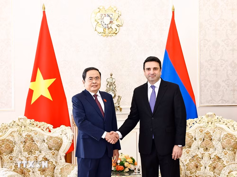 ttxvn-chu-tich-quoc-hoi-tran-thanh-man-hoi-dam-voi-chu-tich-quoc-hoi-armenia-alen-simonyan-0304-3.jpg