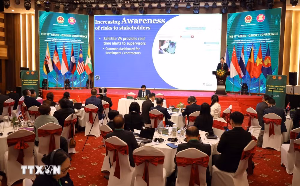 ttxvn-khai-mac-dien-dan-asean-oshnet-lan-thuc-13-tai-da-nang-0707-2.jpg