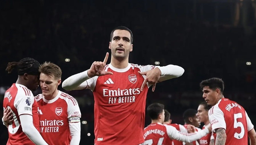 Arsenal giữ vững vị trí dẫn đầu bảng xếp hạng