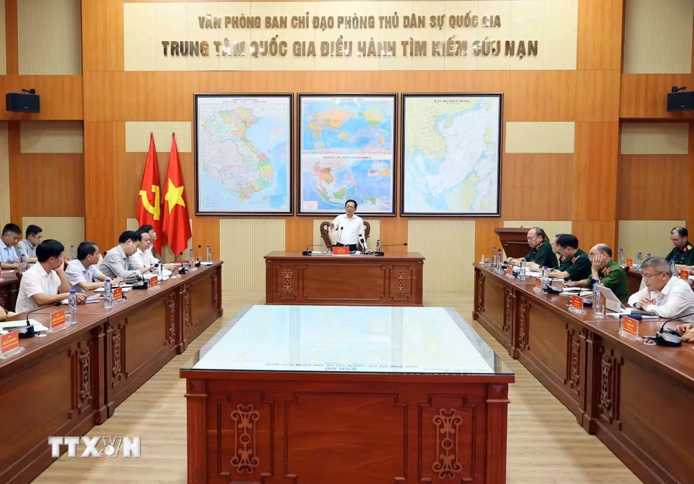 ttxvn-pho-thu-tuong-ho-quoc-dung-lam-viec-voi-van-phong-ban-chi-dao-phong-thu-dan-su-quoc-gia-0907-3.jpg
