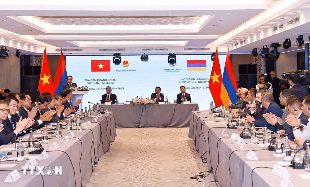 ttxvn-chu-tich-quoc-hoi-tran-thanh-man-gap-go-cac-doanh-nghiep-armenia-va-viet-nam-0204-5.jpg