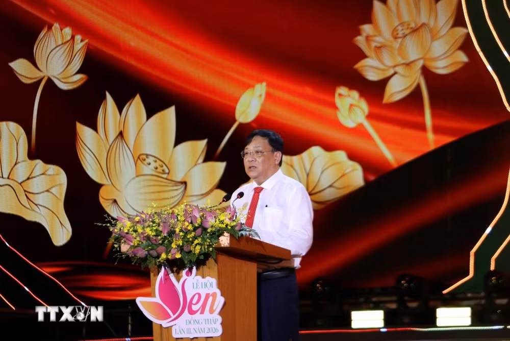 ttxvn-khai-mac-le-hoi-sen-dong-thap-lan-thu-ba-1806-2.jpg