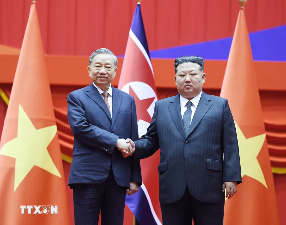 ttxvn-le-don-tong-bi-thu-to-lam-tham-cap-nha-nuoc-toi-chdcnd-trieu-tien-6.jpg