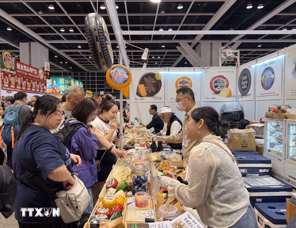 ttxvn-thuc-pham-viet-thu-hut-khach-tai-le-hoi-am-thuc-quoc-te-tai-hong-kong-0404-2.jpg