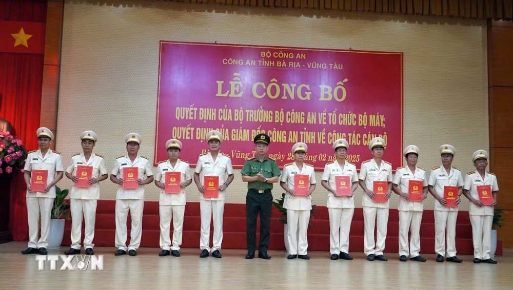ttxvn-ba-ria-vung-tau-cong-bo-to-chuc-bo-may-moi-cua-cong-an-tinh-2802-2.jpg