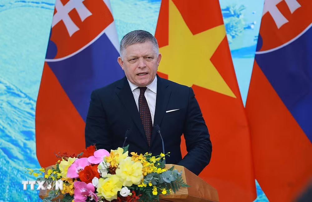 ttxvn-nang-cap-quan-he-viet-nam-slovakia-len-doi-tac-chien-luoc-1304-4.jpg
